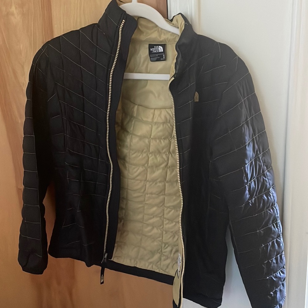 Girls Northface thermoball jacket